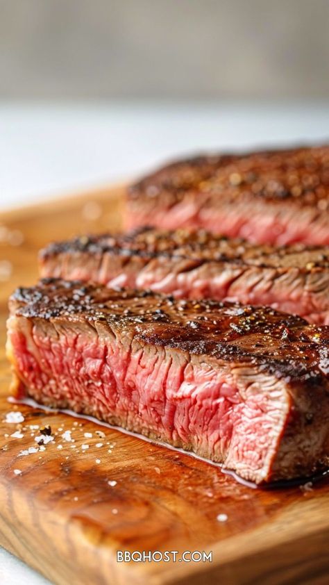 Medium rare steak: safe or risky? Uncover the truth about eating pink beef and why it's different from undercooked chicken. Read now on the blog and save for later. Reverse Sear Steak, Skirt Steak Marinade, New York Strip Steak, Seared Salmon Recipes, Sous Vide Steak, Skirt Steak Recipes, Medium Rare Steak, Omaha Steaks, Chimichurri Recipe