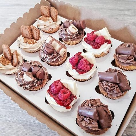 Cupcake In A Box, Assorted Cupcakes, Cupcake Cake Designs, Cupcake Flavors, Cute Desserts, Food Obsession, Cafe Food, Cupcake Recipes, Food Cravings