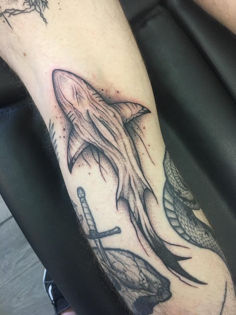 Black Bat Tattoo, Marlin Tattoo, Zee Tattoo, Shark Tattoo Ideas, Hai Tattoo, Tato Maori, Animal Tattoos For Men, Turtle Tattoo Designs, Bat Tattoo