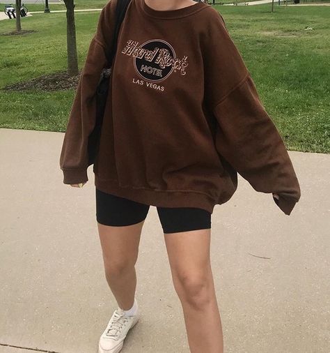 Crewneck Biker Shorts Outfit, Oversized Black T Shirt, Goa Outfits, Oversized Sweatshirt Outfit, Oversized Hoodie Outfit, Outfit Bar, Band Hoodies, Modern Tops, Biker Shirts