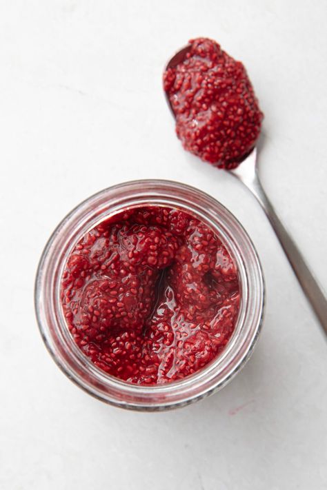 Quick & Healthy Raspberry Chia Jam - Nourish & Tempt Raspberry Chia Jam, Chia Jam Recipe, Frozen Raspberries, Chia Jam, Edible Seeds, Raspberry Syrup, Raspberry Jam, Low Fodmap, Quick Healthy