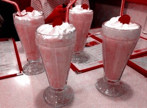 Cherries And Strawberries, 1950s Aesthetic, Vintage Americana Aesthetic, Dunkin Donut, Diner Aesthetic, 50s Aesthetic, Americana Aesthetic, Pink Food, Milk Shakes