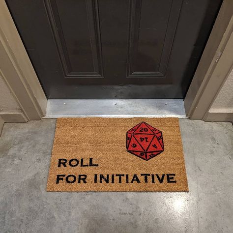 Roll For Initiative, Funny Door Mat, Game Cafe, Doormat Funny, Cool Doormats, Dnd Funny, Dragon Dies, Dungeons And Dragons Dice, Spray Paints