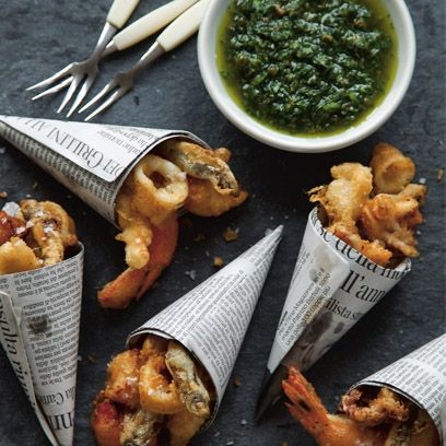 mini fritto misto cones recipe Fingerfood Recipes, Mini Frittata, Fish And Chips, Food Presentation, Food Plating, Wedding Food, High Tea, Appetizer Snacks, The Table