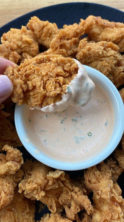 Fried Chicken Appetizers, Gator Bites Dipping Sauce, Fried Chicken Bites, Chicken Fingers And Fries, Chicken Wings Fried, Bbq Chip Chicken Tenders, Chicken Tender Dipping Sauce, Chicken Sauce, Buffalo Chicken Tenders Fried