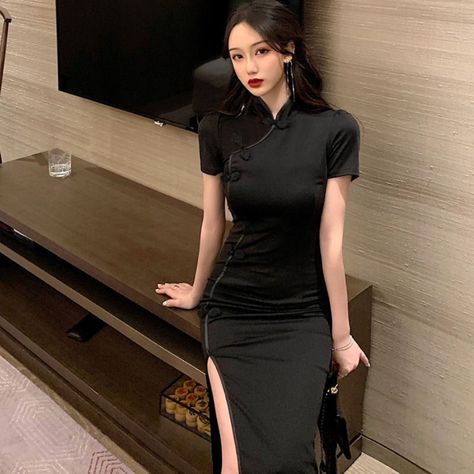 Black Qipao, Female Skirt, 70s Women Fashion, Cheongsam Modern, Modern Cheongsam, Chinese Style Dress, Banquet Dresses, Fast Fashion Brands, China Dress