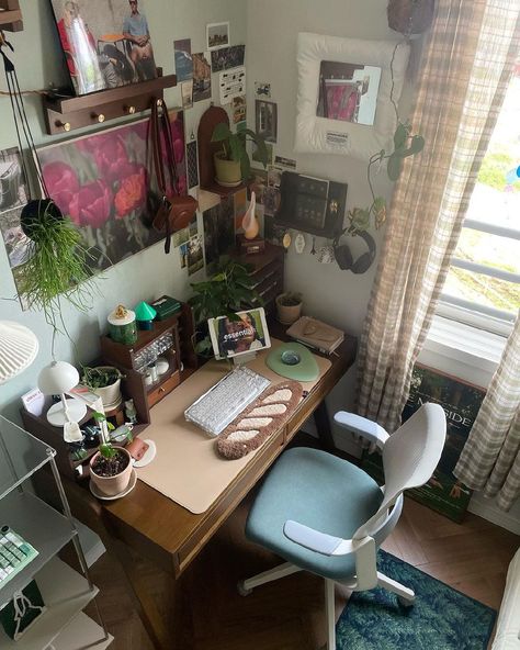 Dustin Vuong Room, Dorm Desk Setup, Dustin Vuong, Tomato Timer, Small Bedroom Makeover, Dorm Desk, Eclectic Maximalism, Cozy Desk, Cute Apartment