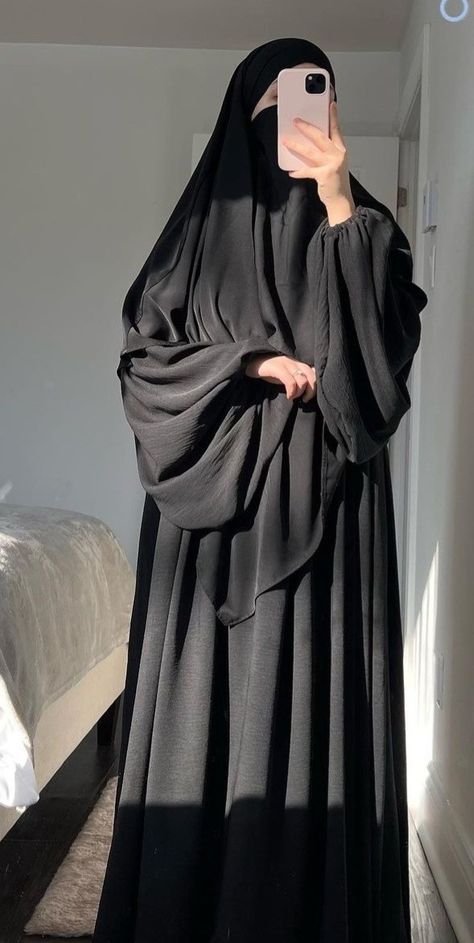 Muslimah Abaya, Arab Abaya Fashion, Niqab Fashion Hijab Outfit, Naqab Design Muslim, Umrah Outfit For Women, Black Abaya Outfit, Niqab Fashion Abayas, Islamic Outfits For Women, Abaya Fashion Black Muslim