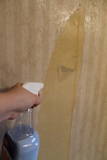 How to Remove Wallpaper the Easy Way: 5 Steps (with Pictures) Remove Old Wallpaper, Homemade Wallpaper, Removing Old Wallpaper, Remove Wallpaper, Remove Wall, Smart Tiles, Cleaning Walls, Cleaners Homemade, Simple Life Hacks