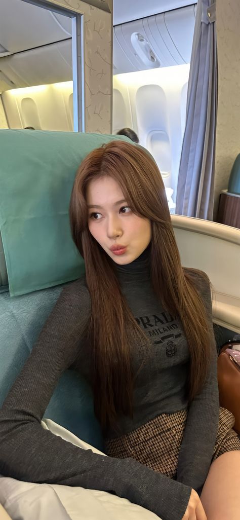 Korean Hairstyles, Sana Momo, Sana Minatozaki, Dara Kpop, Twice Sana, Korean Hairstyle, Korean Beauty, Kpop Girl Groups, Korean Singer