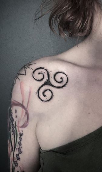 Celtic Womens Tattoos, Triple Knot Tattoo, Celtic Collar Bone Tattoo, Celtic Trifecta Tattoo, Celtic Chest Tattoo Female, Celtic Face Tattoo, Triskelion Tattoo Design, Celtic Symbol Tattoos For Women, Celtic Henna Designs