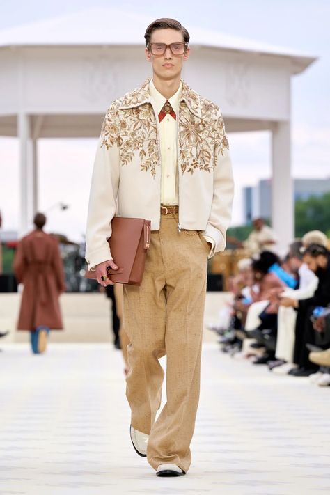 Amiri Spring 2025 Menswear Fashion Show | Vogue Menswear Runway, Designer Streetwear, Fashion Photography Inspiration, High Fashion Street Style, Mens Fashion Trends, Suit Fashion, Mode Fashion, Mens Street Style, Stylish Men