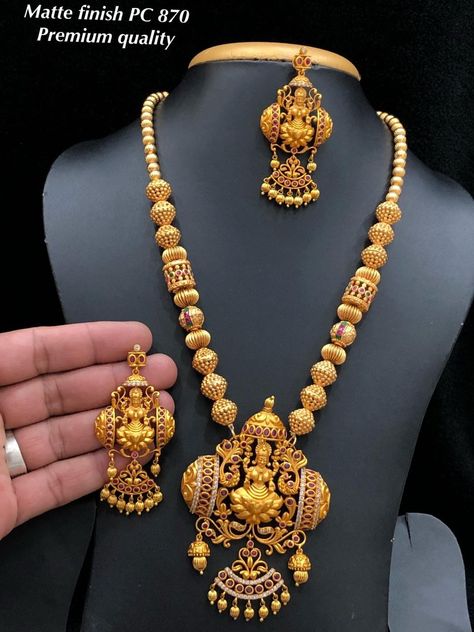 Gold Long Haram Designs, Ruby Haram, Long Haram Designs, Long Necklace Designs, Temple Jewellery Gold, Indian Gold Necklace Designs, Temple Jewellery Earrings, Long Gold Necklace, Haram Designs