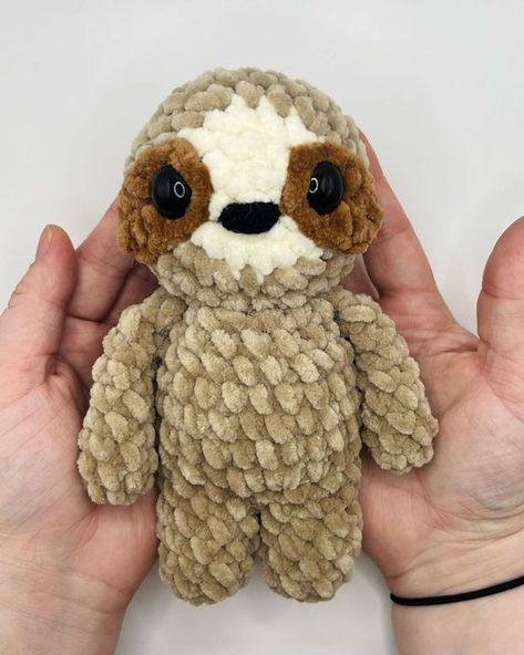 Teeny Pal sloth- sloth crochet pattern, amigurumi sloth Crochet toys patterns free amigurumi #crochettoyspatternsfreeamigurumi #crochet #crochettoy #crochetpattern #crochetpatterns 1.255 Mini Sloth Crochet Pattern, What To Do With Yarn Easy, Crochet Stuffed Animals Free Patterns Easy, Beginning Crochet Projects, Sloth Crochet Pattern, Toys Quotes, Amigurumi Sloth, Cute Crochet Amigurumi, Sloth Crochet