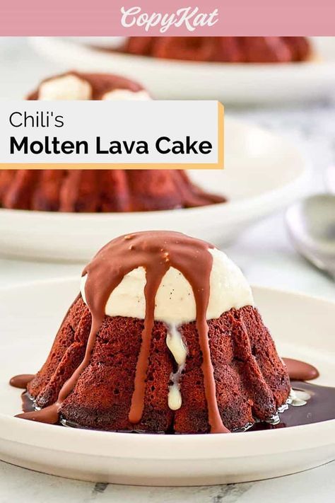 Chili’s Molten Lave Cake is a moist chocolate cake with hot melted chocolate on the inside and topped with ice cream and more chocolate. Get the easy copycat recipe and find out how to make the best chocolate molten lave cake at home. An incredible dessert for any occasion! Chocolate Lave Cake, Molten Lava Cakes Recipe, Molten Lava Cake, Molten Cake, Lava Cake Recipes, Molten Lava Cakes, Molten Chocolate, Molten Lava, Copykat Recipes