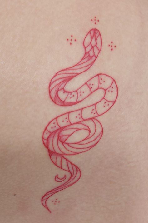 Red Snake Tattoo Hip, Snake Tattoo Red Ink, Tattoo Apple, Red Snake Tattoo, Tattoo Red Ink, Pair Tattoos, Snake Red, Apple Tattoo, Tattoo Red