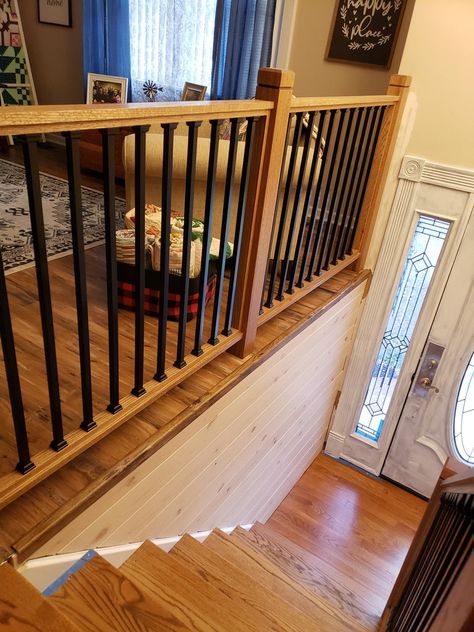 Snap 'n Lock® Baluster Connectors are bringing smiles to homeowners and installers across the country. Are they strong? You bet they are! In-fill railing sections using Snap 'n Lock® Baluster Kits sustained over 10X the code design load and 4X the "in-fill" safety factor! Balusters are made from T6063 aluminum and powder coated for exceptional longevity and beauty. The connectors are made with 100% USA poly carbonate. They are bullet proof, handle extreme temperatures and UV rays. Who says we ca Build Stair Railing, Pony Wall Around Stairs, Railing For Balcony Indoor, Removable Banister Ideas, Indoor Railing Ideas Banisters, Lake House Stair Railings, Banister Ideas Farmhouse, Attic Stair Railing, Railing For Indoor Stairs