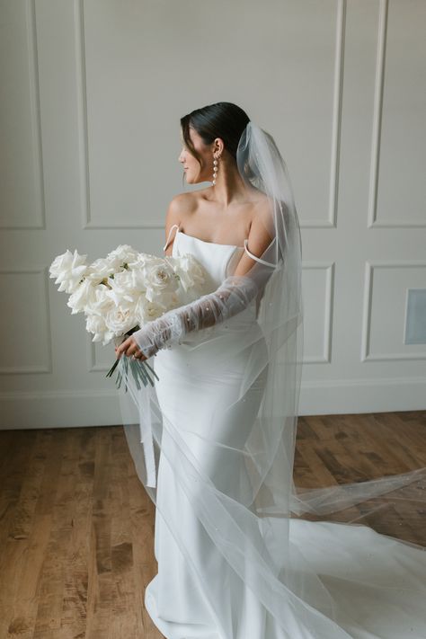 Wedding dress with gloves