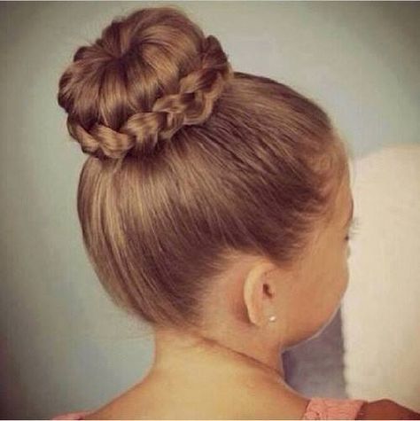 Hair style - flower girls Flower Girl Hairstyles Updo, Cute Hairstyles Updos, Communion Hairstyles, Cool Hairstyles For Girls, Dance Hairstyles, Flower Girl Hairstyles, Back To School Hairstyles, Bridesmaid Hair