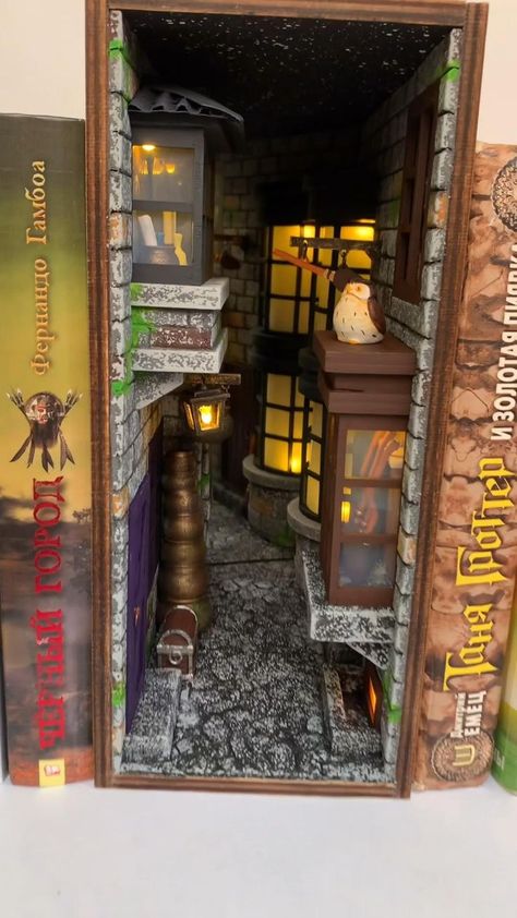 Diagonal Alley, Harry Potter Book Nook, Harry Potter Diagon Alley, Harry Potter Book, Bookshelf Art, Diagon Alley, Fairy Garden Houses, Folding Furniture, Harry Potter Diy