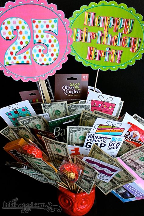 Birthday gift basket ideas with free printables! Money Gift Ideas, Birthday Money Gifts, Gift Card Bouquet, Birthday Present For Boyfriend, 25th Birthday Gifts, Gifts Corporate, Baskets For Men, Birthday Basket, Money Bouquet