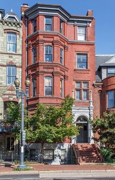 Dream Investment- old apartment building on Pinterest | Old ... Small Apartment Complex, Apartment Building Exterior, European Apartment, Washington Dc Apartment, Brick Apartment, New York Brownstone, Small Apartment Building, Townhouse Exterior, San Myshuno