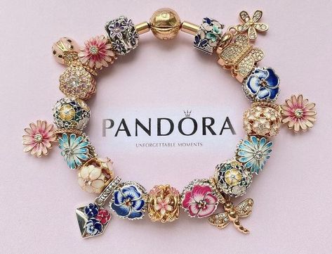 Rainbow Pandora Bracelet, Pandora Bracelet Ideas, Aesthetic Bracelet, Pandora Bracelet Charms Ideas, Xoxo Jewelry, Pandora Bracelet Designs, Dope Jewelry Accessories, Pandora Jewelry Charms, Colourful Life