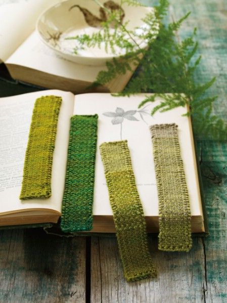 Simple knitted bookmarks Marque-pages Au Crochet, Easy Knitting Projects, Linen Stitch, Crochet Bookmarks, How To Purl Knit, Knitting Gift, Yarn Projects, Beautiful Knitting, Knit Or Crochet