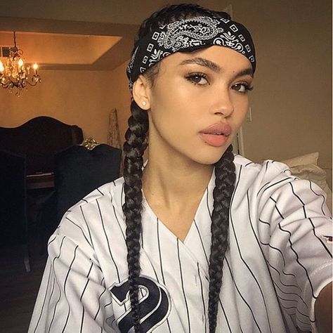 Beautiful Latinas 💋 Latina Hairstyles Braids, Bandana Braids, Latina Braids, Chica Hip Hop, Mexican Hairstyles, Mixed Girl, Latina Hair, Chola Style, Tumblr Hair