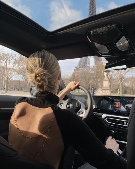 Meryl Denis Velly (@meryldenis) • Instagram photos and videos Sloane Kensington, Provence Home, Rich Women Lifestyle, Paris Girl, Salty Hair, I Love Paris, Dark Feminine Aesthetic, Rich Women, Classy Aesthetic