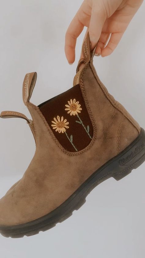 Embroidered Blundstone Boots, Embroidered Blundstone, Blundstone Embroidery, Granola Outfits, Shoes Embroidery, Embroidery Boots, Flower Boots, Embroidered Boots, Embroidery On Clothes