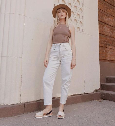 @Veryjoelle looking comfortable in our new Linda balloon fit denim. Made 100% from organic cotton. ⁠⠀ Frank And Oak, High Rise Denim Jeans, Tapered Leg Jeans, High Waisted Mom Jeans, Fade To Black, Tapered Jeans, High Rise Denim, Make It Work, Blue Denim Jeans