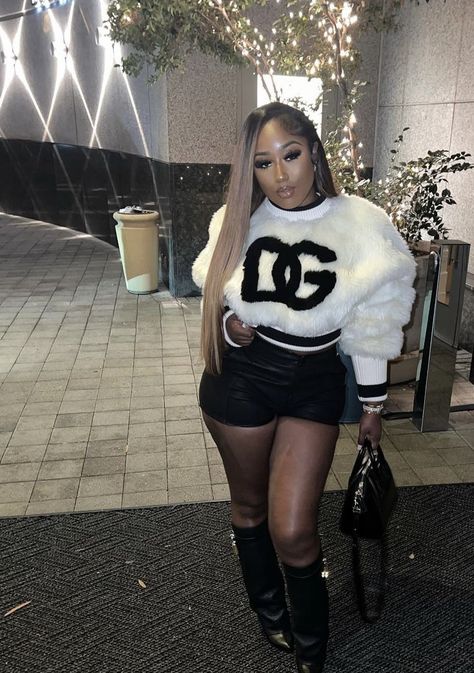 Shark Boots Outfit Black Women Club, Shark Boots Outfit Black Women, Winter Clubbing, Shark Boots, Bad And Boujee Outfits, Ladies Hoodies, Winter Birthday Outfit, Black Boots Outfit, Ny Outfits