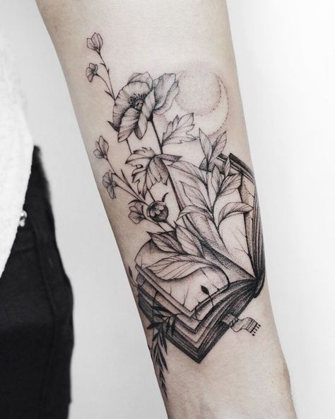 Book tattoo ideas Bookish Tattoos, Literary Tattoos, Beautiful Tattoos For Women, Tattoo Trend, Tattoos For Lovers, Cat Tattoos, Inspiration Tattoos, Tiny Tattoo, Flowers Tattoo