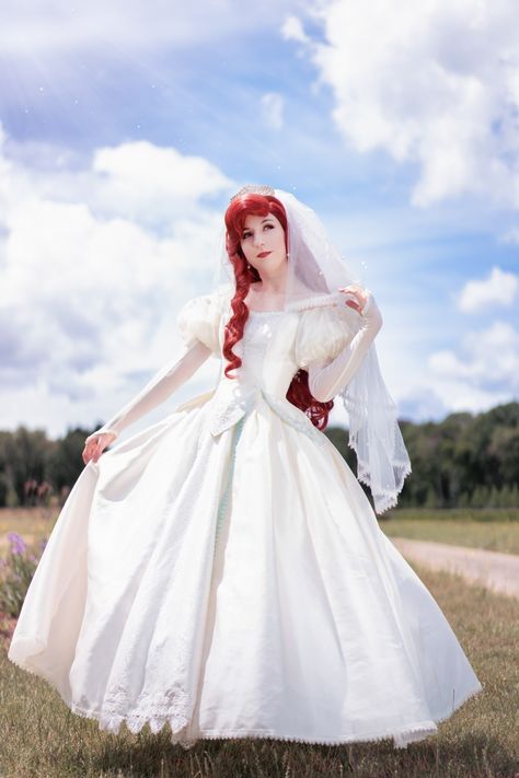 Ariel Wedding Dress The Little Mermaid, Ariel Pink Dress, Ariel Wedding Dress, Ariel Pink, Little Mermaid Wedding, Mermaid Queen, Ariel Wedding, Disney Princess Cosplay, Ariel Cosplay