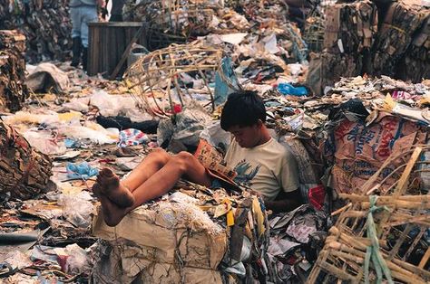 poverty is not an excuse for having education. #EducationIsABridgeToSuccess#SlumKid #SmokeyTours Poverty Photography, Global Poverty, Education For All, Quezon City, Manila Philippines, Love Never Fails, Types Of People, Homeless Children, Change Is Good