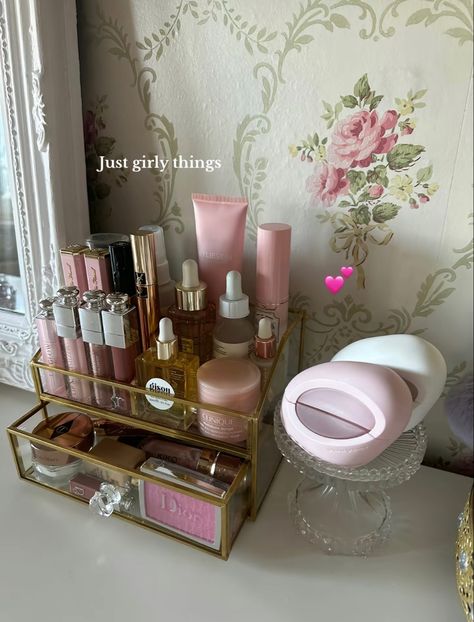 Pink cosmetics aesthetic Pink Cosmetics Aesthetic, Makeup Organization Aesthetic, Cosmetic Aesthetic, Cosmetics Aesthetic, Organization Aesthetic, Pink Cosmetics, Redecorate Bedroom, Apartment Decor Inspiration, Pink Girly Things