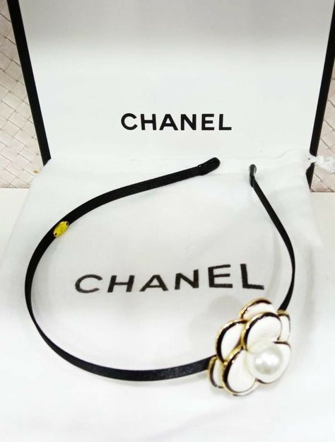 Channel Accesories, Chanel Headband, Designer Hair Accessories, Fashion Decades, Makeup Accesories, Princess Jewelry, Fashion Cap, Chanel Accessories, Girly Accessories