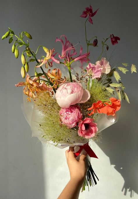 Parisian Bouquet, Fashion Style Outfits, Boquette Flowers, Wedding 2024, Flower Therapy, Beautiful Bouquet Of Flowers, Spring Color, Bags Luxury, Wildflower Wedding