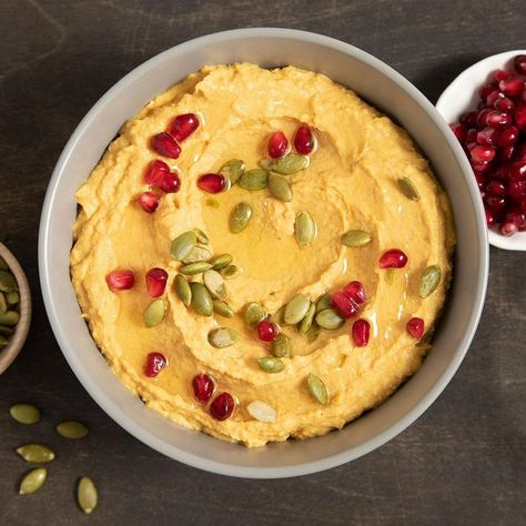 Creamy Pumpkin Hummus Pumpkin Hummus Recipe, Recipes Dips, Canned Pumpkin Recipes, Thanksgiving Appetizers Easy, Pumpkin Hummus, Toasted Pumpkin Seeds, Healthy Dips, Thanksgiving Appetizers, Hummus Recipe