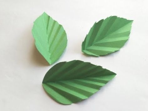 Paper Flower Backdrop Diy, Origami Leaves, Paper Leaf, Easy Paper Flowers, Origami 3d, Paper Craft Tutorials, Paper Flower Crafts, Paper Leaves, Diy Roses