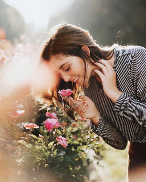 Don't forget to stop and smell the roses 🌹❤️ back to color! makeup @facesbydelila senior @lil_zim #ellenhansenseniors Smelling Flowers, Photography Apps, Summer Photoshoot, Portrait Photography Poses, Tumblr Photography, Poses For Photos, Photo Styling, Photography Women, Photography Backdrops