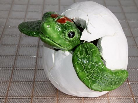 Clay Reptiles, Sea Turtle Hatching, Sea Turtles Hatching, Turtle Hatching, Hatch Baby, Marine Turtle, Clay Items, Baby Sea Turtle, Pinch Pot