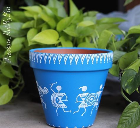 Kalamkari Pot Painting, Warli Art On Pots Terracotta, Warli Paintings On Pots, Geometric Paintings, Diy Cement Planters, Worli Painting, Warli Painting, Pots Diy, Diy Hanging Planter