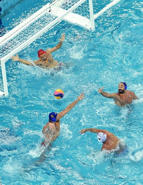 #RIO2016 - Best of Day 1 - France's centre back Enzo Khasz scores against Montenegro's goalkeeper Milos Scepanovic during their Men's preliminary round Group B water polo match... Water Polo Aesthetic, Men's Water Polo, Summer Board, Swimming Quotes, 2016 Pictures, Polo Match, Summer Water, Water Sport, Water Polo