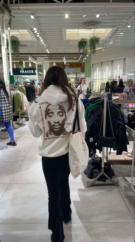 Tupac Hoodie Outfit, Tupac Hoodie, Flares Outfit, A Little Life, Tupac Shakur, Birthday Wishlist, Hoodie Outfit, Tupac, Winter Clothes