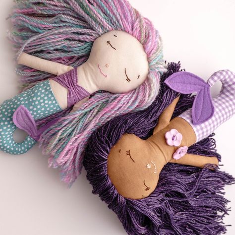 Sew a Mermaid Doll with the Coolest Yarn Hair! — Pin Cut Sew Studio Rag Doll Pattern Free, Handmade Baby Shower Gifts, Sew Studio, Fabric Bookmarks, Gifts To Sew, Free Barbie, Baby Doll Clothes Patterns, Quilted Coasters, Barbie Sewing Patterns