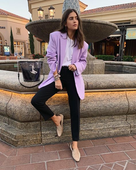 7 Tips For Getting a Better Iphone Photo - Blank Itinerary Purple Blazer Outfit, Mode Pastel, Lilac Blazer, Chique Outfit, Blazer Outfits Casual, Purple Blazer, Blazer Outfits For Women, Look Jean, Woman Outfit