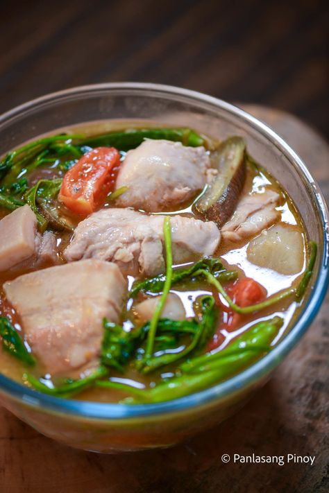 Pork and Chicken Sinigang - Panlasang Pinoy Chicken Sinigang Recipe, Fish Sinigang Recipe, Pilipino Food Recipe, Pork Sinigang, Sinigang Recipe, Filipino Dishes, Sweet Meat, Hawaiian Food, Pinoy Food