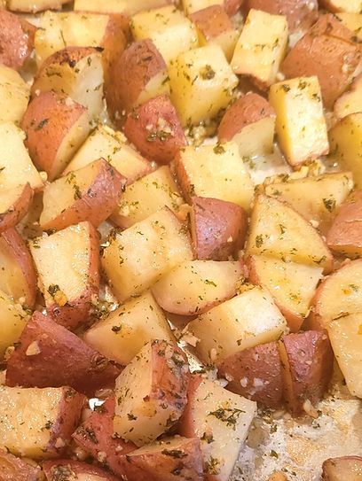 Russet Potato Side Dishes Easy Quick, Roasted Garlic Potatoes, Broccoli Cauliflower Soup, Potato Side Dishes Easy, Quick Side Dish, Fluffy Dinner Rolls, Garlic Roasted Potatoes, Fluffy Waffles, Quick Side Dishes